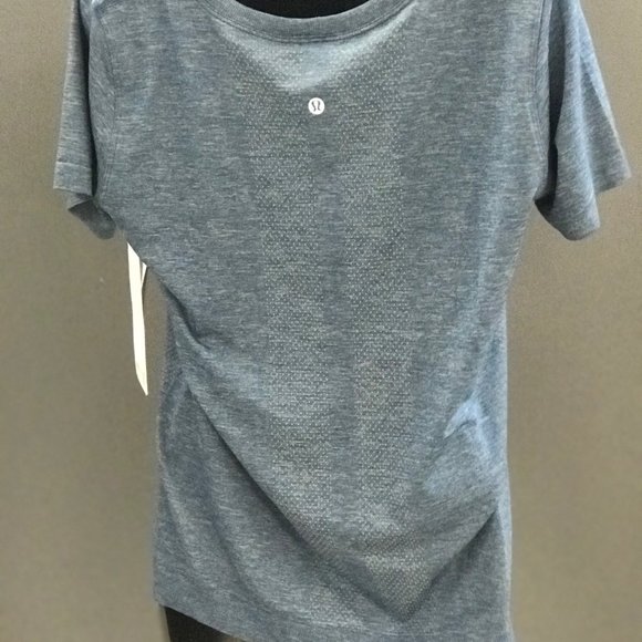 Lululemon Women's Swiftly Relaxed SS Size 4 - Picture 2 of 2
